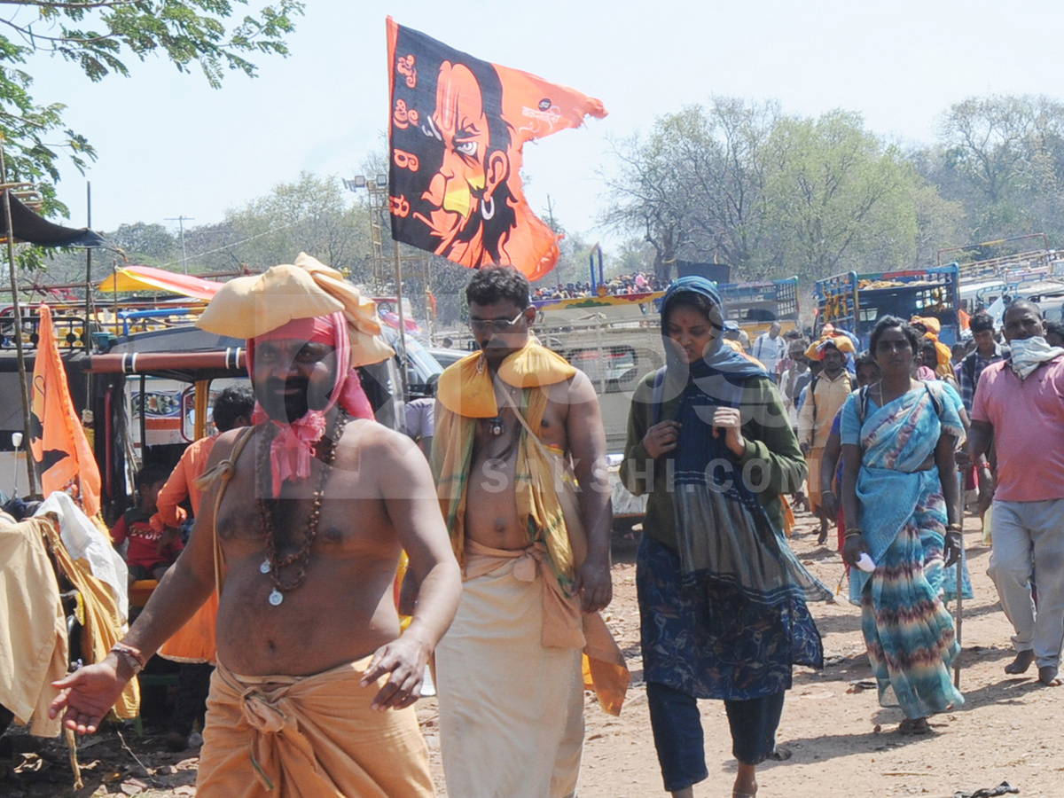 Devotees of Lord SHiva Walking To Srisailam Photos2