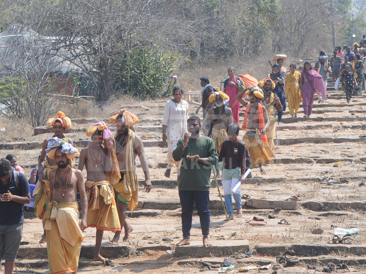 Devotees of Lord SHiva Walking To Srisailam Photos12