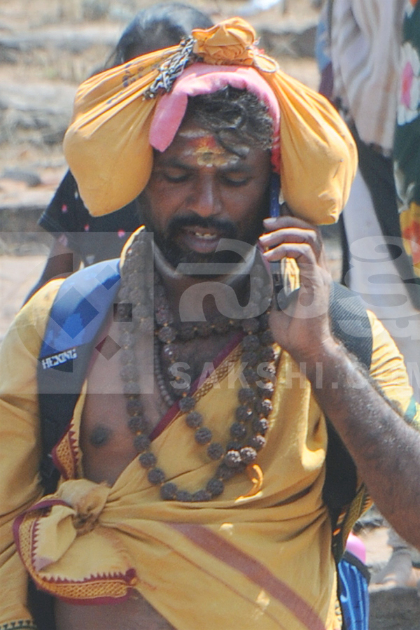 Devotees of Lord SHiva Walking To Srisailam Photos13