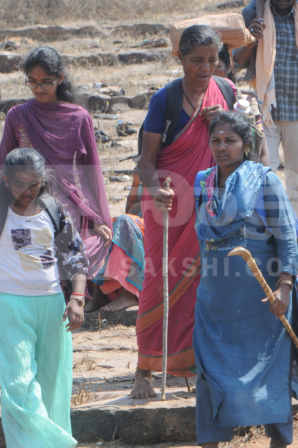Devotees of Lord SHiva Walking To Srisailam Photos14