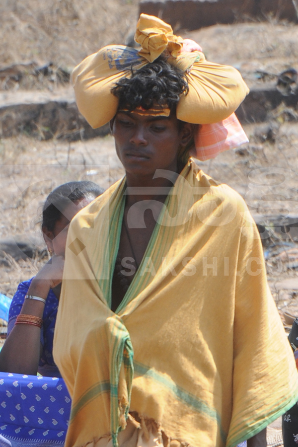 Devotees of Lord SHiva Walking To Srisailam Photos16