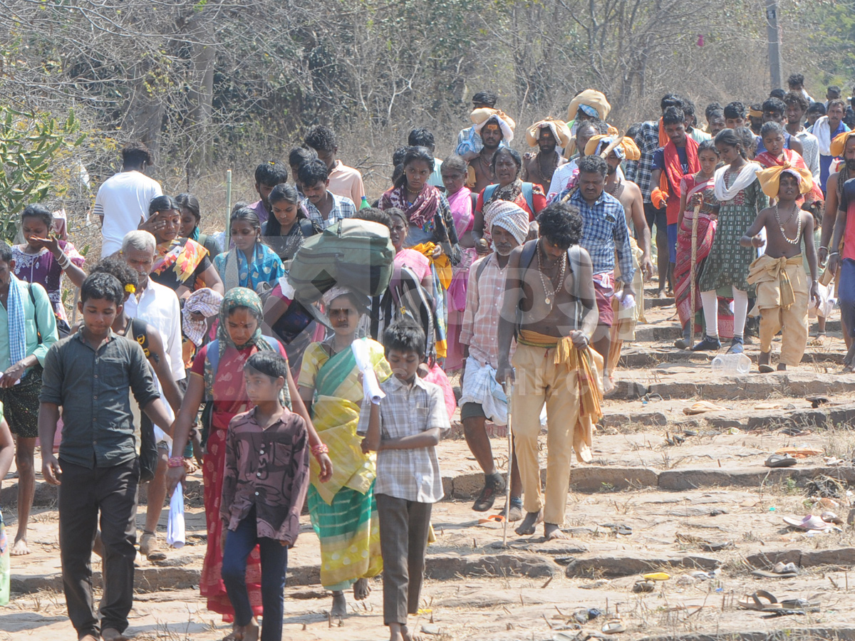 Devotees of Lord SHiva Walking To Srisailam Photos17