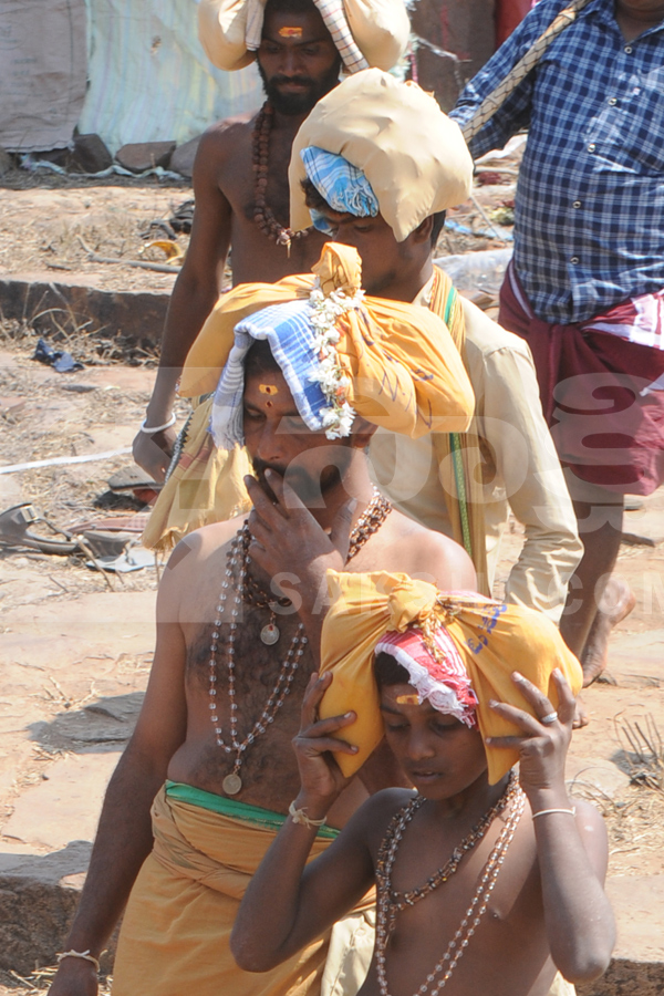 Devotees of Lord SHiva Walking To Srisailam Photos18