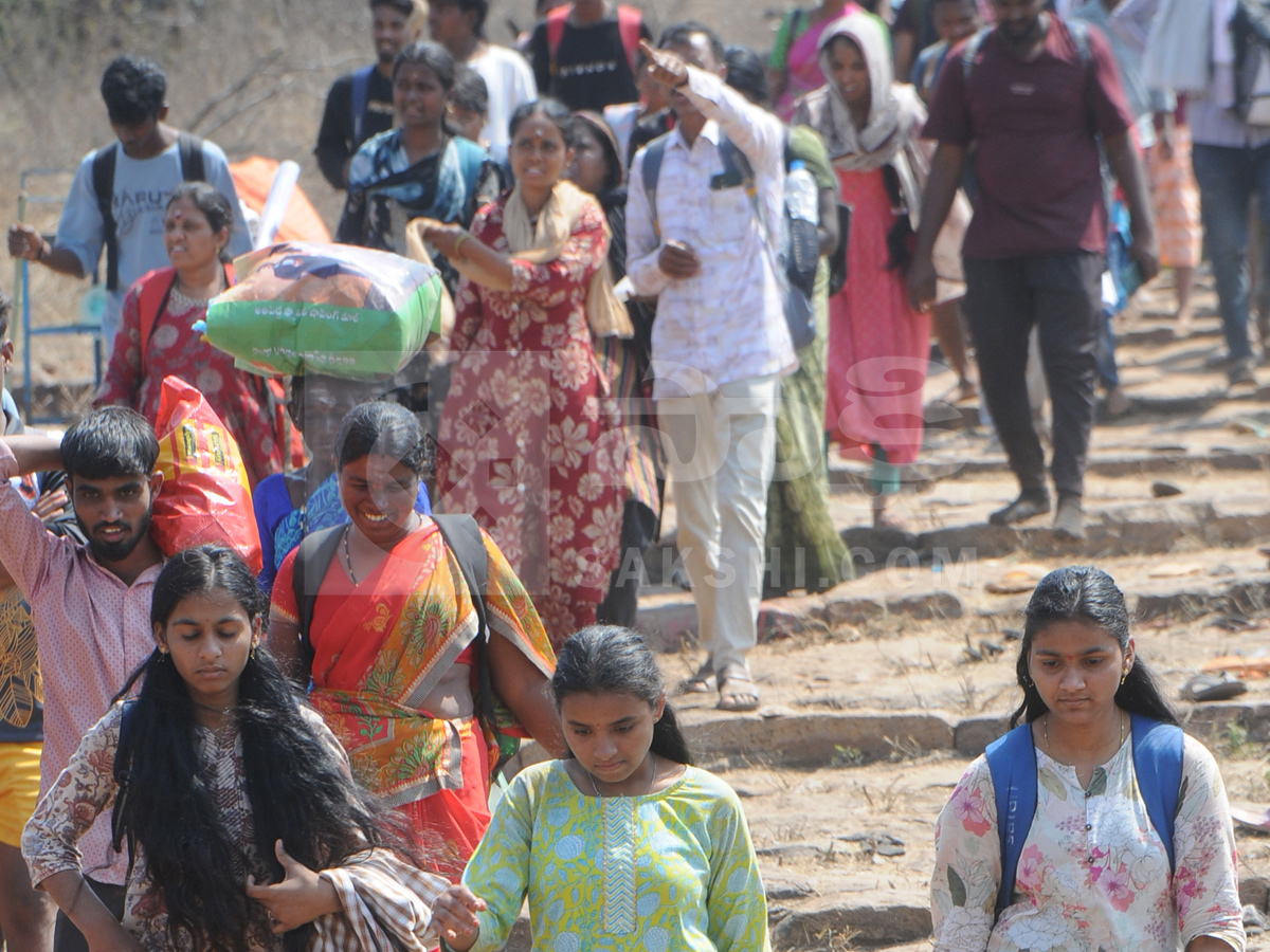 Devotees of Lord SHiva Walking To Srisailam Photos21