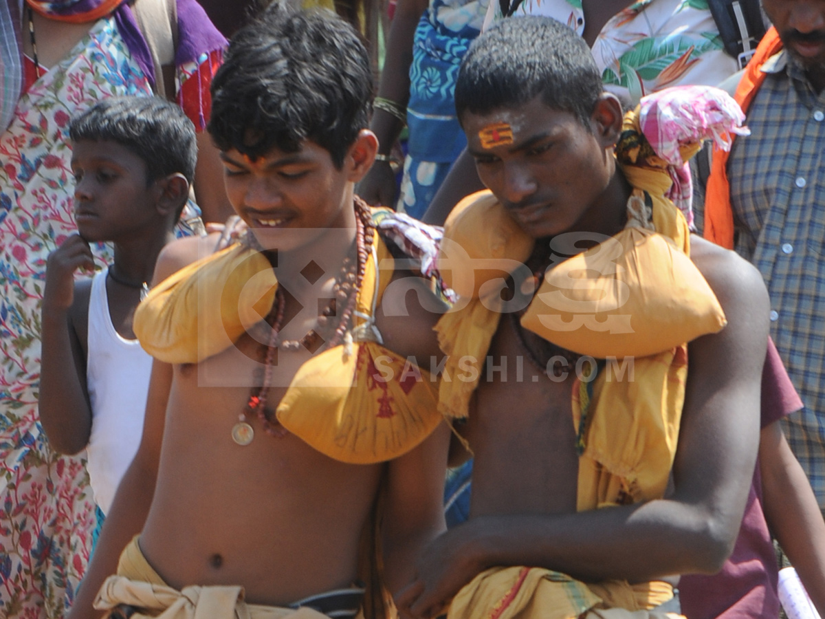 Devotees of Lord SHiva Walking To Srisailam Photos22