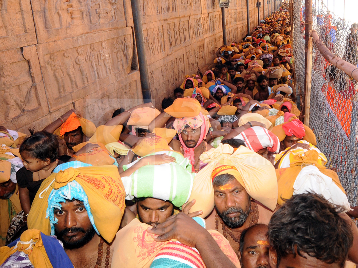 Devotees of Lord SHiva Walking To Srisailam Photos26