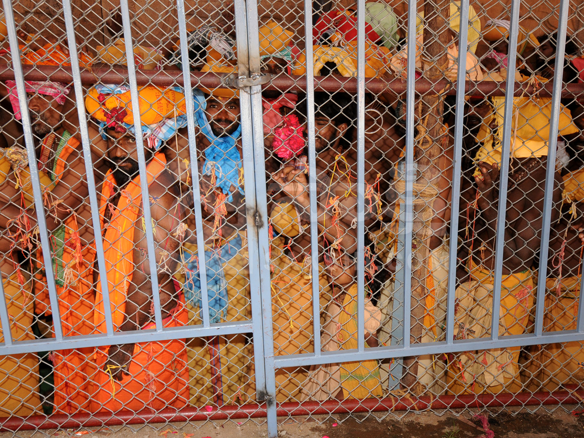 Devotees of Lord SHiva Walking To Srisailam Photos29