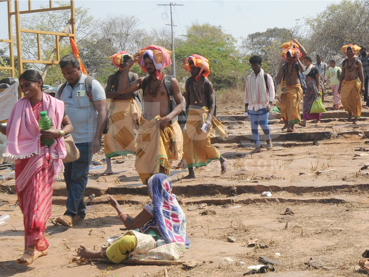 Devotees of Lord SHiva Walking To Srisailam Photos4