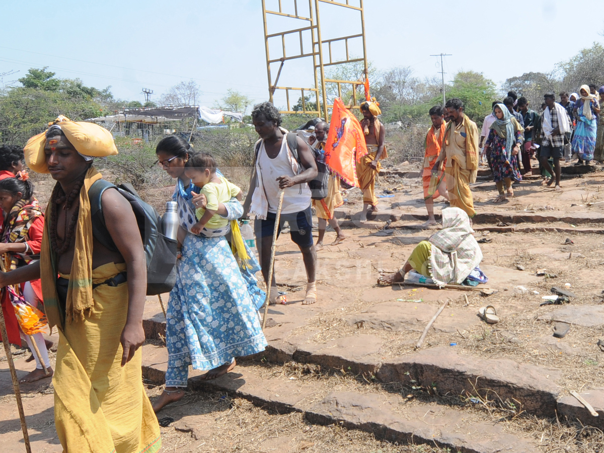 Devotees of Lord SHiva Walking To Srisailam Photos9