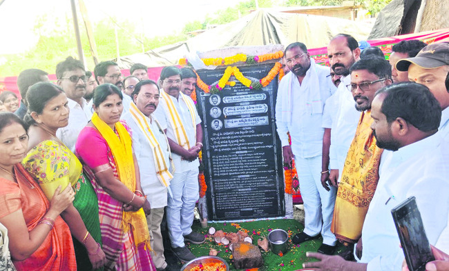 జలసంరక్షణ  పనులకు ప్రాధాన్యం 
1