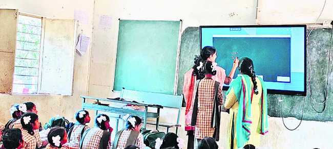 ఆశ్రమ పాఠశాల హెచ్‌ఎం సస్పెన్షన్‌2