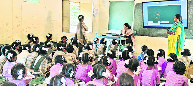 ఆశ్రమ పాఠశాల హెచ్‌ఎం సస్పెన్షన్‌1