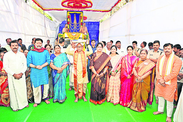 వైభవంగా శ్రీవారి లక్ష్మీహారం శోభాయాత్ర1