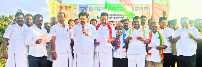 రైల్‌రోకోకు యత్నం 
1