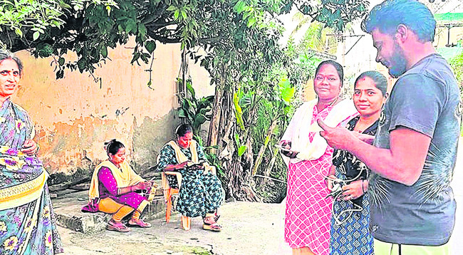 సర్వేల మయం! 4