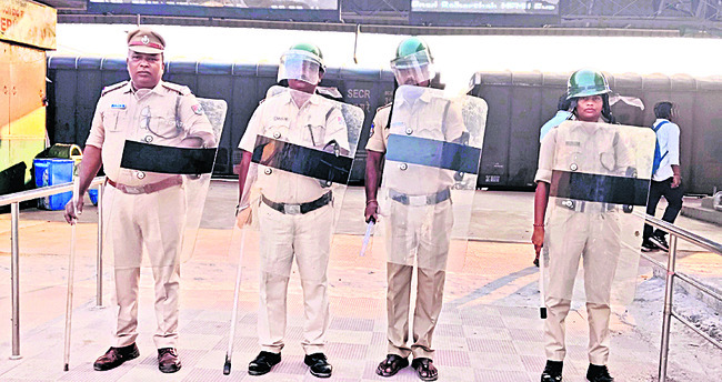 రైల్వే పోలీసుల అప్రమత్తం
2