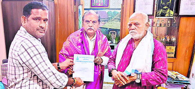 నాంపల్లి కోర్టుకు  మంత్రి కొండా సురేఖ1