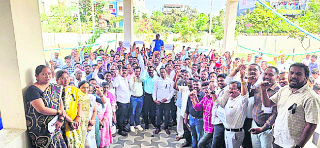 ‘సాక్షి’ స్టడీ మెటీరియల్‌తో అధిక మార్కులు1