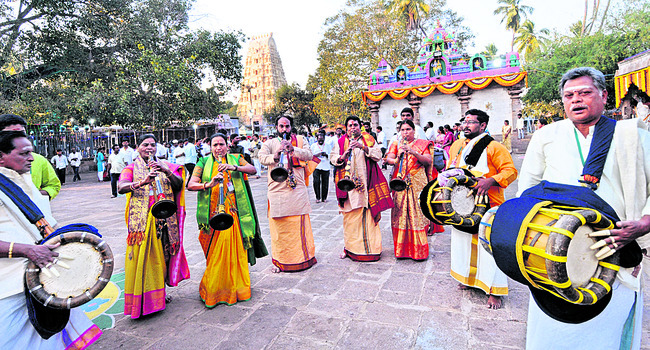శ్రీగిరిలో ఆధ్యాత్మికత పరవళ్లు తొక్కుతోంది. శివరాత్రి బ8