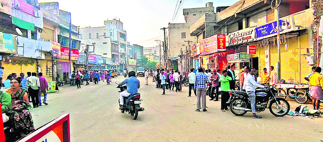 ప్రచారం ముగిసె.. కూలి లేకపాయె..1