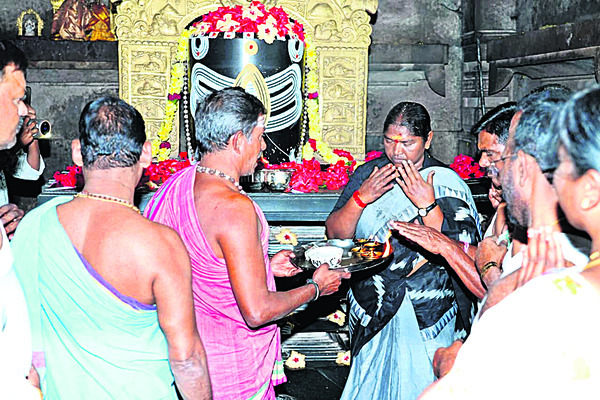 మహిళా సంఘాలకు భారీ ఆదాయం1