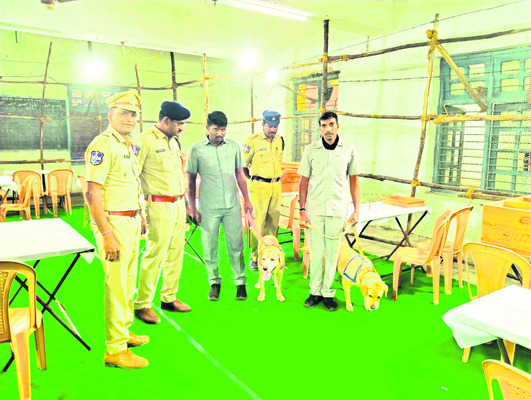 పకడ్బందీగా బందోబస్తు 1