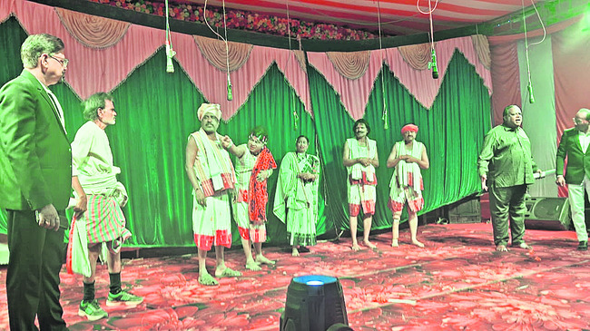 ఆకట్టుకున్న ‘విచలిత మట్టి’ 1