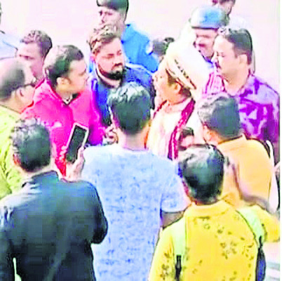 గవర్నర్‌తో మంత్రి భేటీ 1