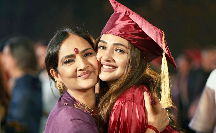 Actress Sreeleela Officially Graduates As a Doctor Photos1