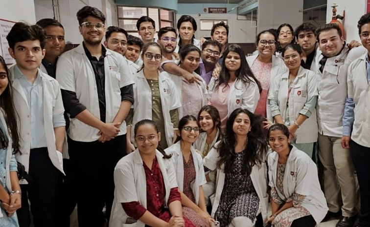 Actress Sreeleela Officially Graduates As a Doctor Photos5