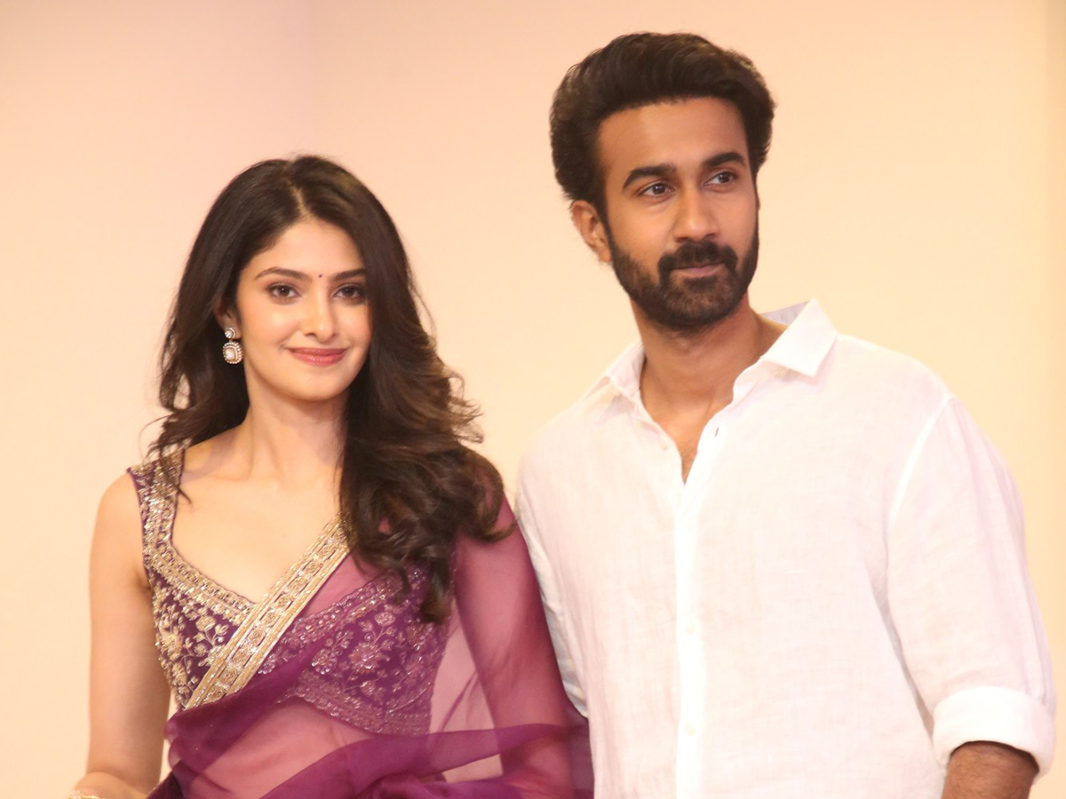 Couple Friendly Movie Pre Release Meet Photos7