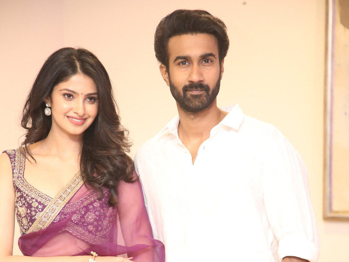 Couple Friendly Movie Pre Release Meet Photos9