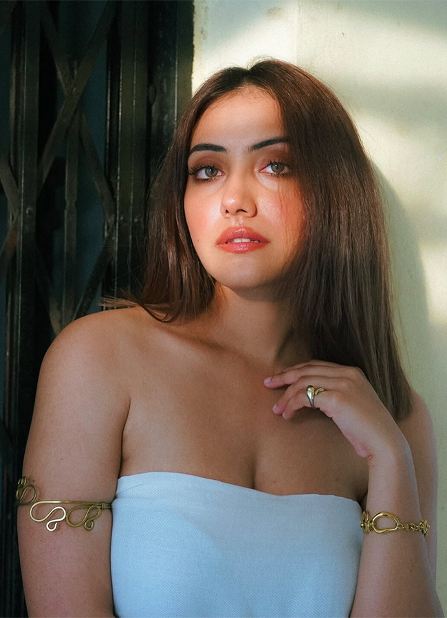 Nilave Movie Actress Shreyasi Sen HD Photos15