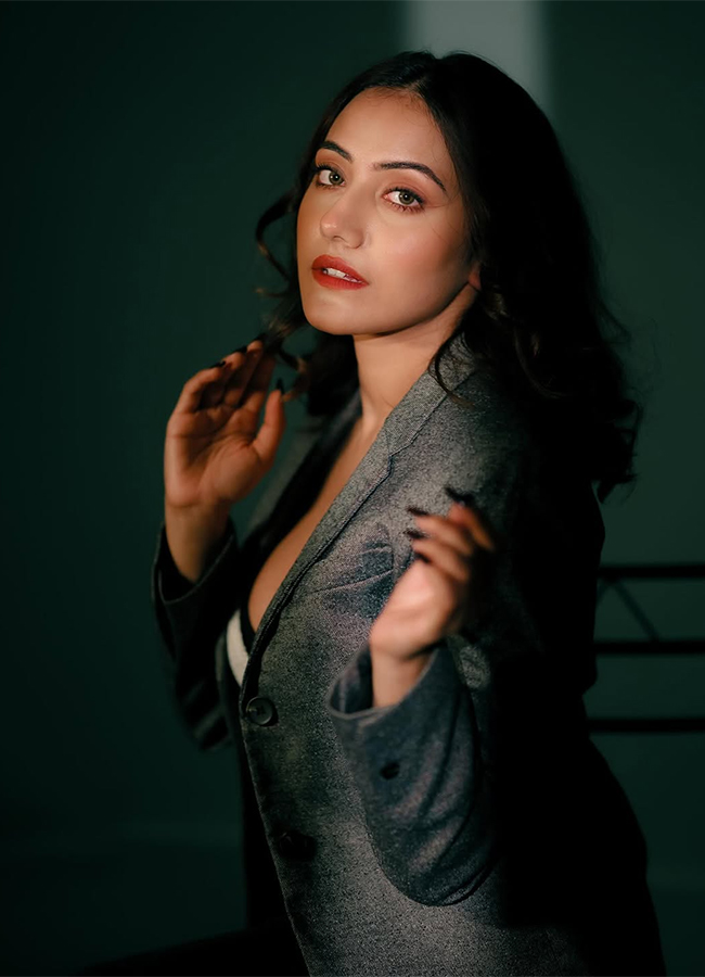 Nilave Movie Actress Shreyasi Sen HD Photos9