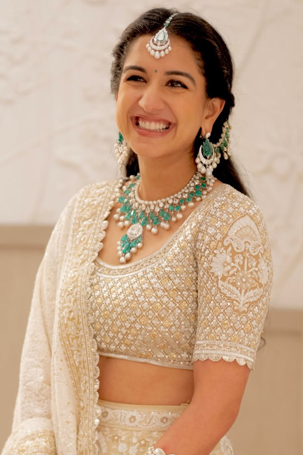 Radhika Merchant steals the spotlight at  Vikram Salgaocars wedding Photos4