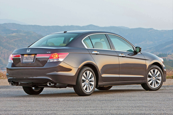 హోండా అకార్డ్ (2012 వెర్షన్).. ఇది ఆయన వద్ద ఉన్న పాత మోడల్ అయినప్పటికీ స్మూత్ రైడింగ్ అనుభవం కోసం దీన్ని ఉపయోగిస్తారు.5