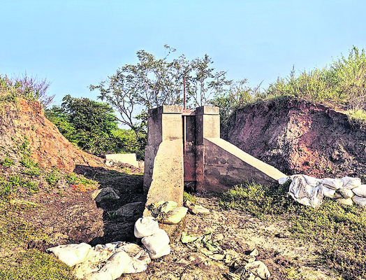 చెరువు.. పట్టింపు కరువు1