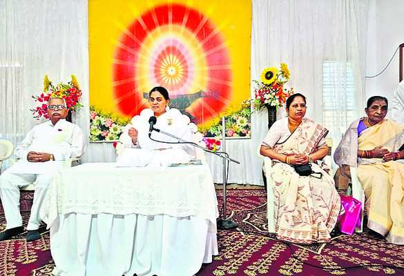 పనుల్లో వేగం పెంచాలి1