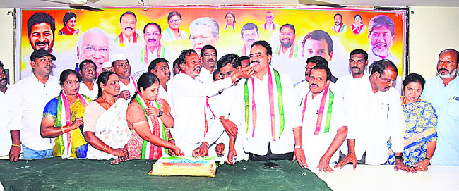 డీసీసీ కార్యాలయంలో సంబరాలు 
2