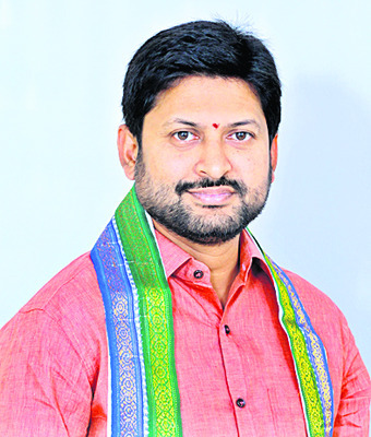 ఎదురుదాడి చేస్తున్నారు  
1