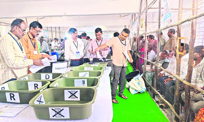 ఓరుగల్లు మున్సిపల్‌ ఎన్నికల్లో కాంగ్రెస్‌ జోరు.. ఏడుచోట6