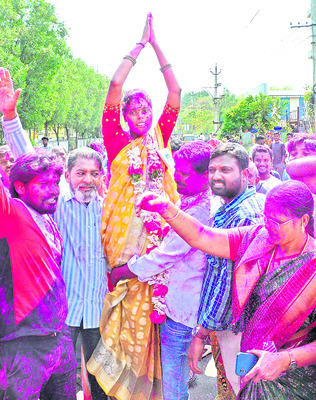 ఓరుగల్లు మున్సిపల్‌ ఎన్నికల్లో కాంగ్రెస్‌ జోరు.. ఏడుచోట4