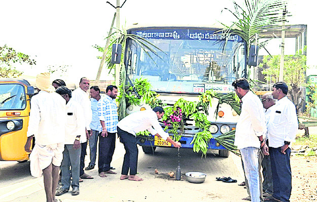 పీఠాధిపతి మరణం   ధర్మపురికి తీరని లోటు2