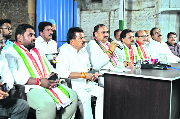 మతవిద్వేషాలు రెచ్చగొట్టినా కాంగ్రెస్‌కే పట్టం 1