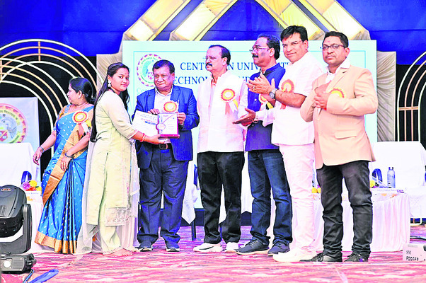 ‘విద్యార్థుల్లో  పోటీతత్వం పెరగాలి’ 1