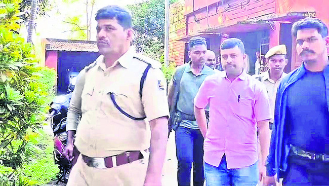 కోర్టు ముందు హాజరైన మావో నేత ఆజాద్‌ 2