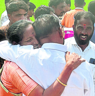 ఆకాశాన్నంటిన ఆనంద భాష్పాలు 
2