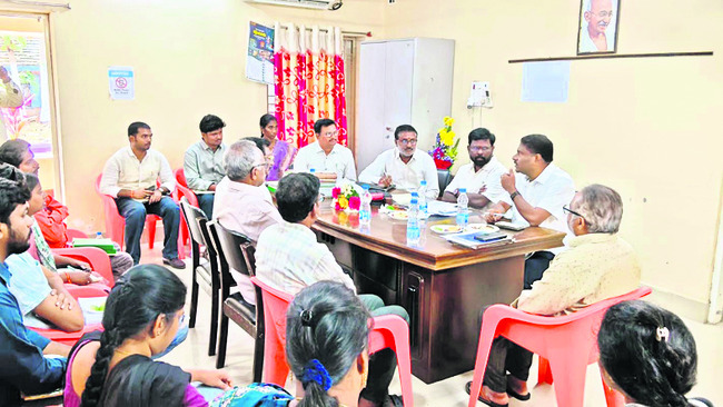 ఉపాధ్యాయుల సమస్యల పరిష్కారం కోసం ధర్నా 
2