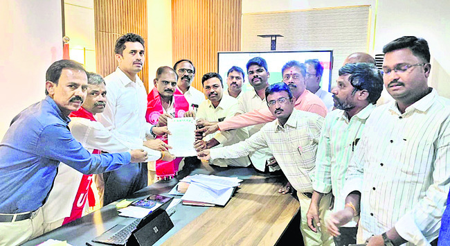 సర్కారుపై టీచర్ల పోరుబాట 1