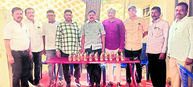 శ్రీశైలంలో మద్యం,  సారా పట్టివేత 1